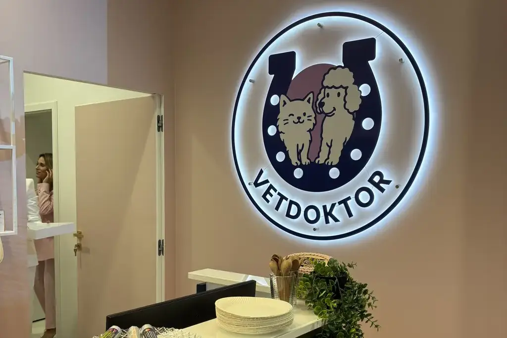 Vet Backlit Halo Logo