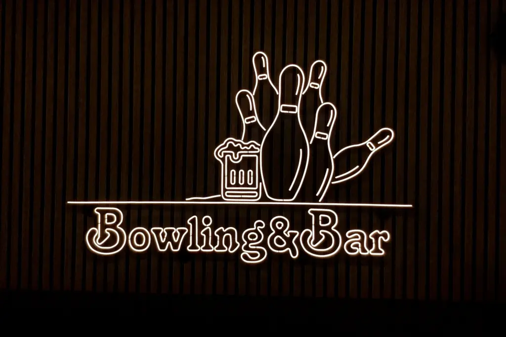Bowling & Bar