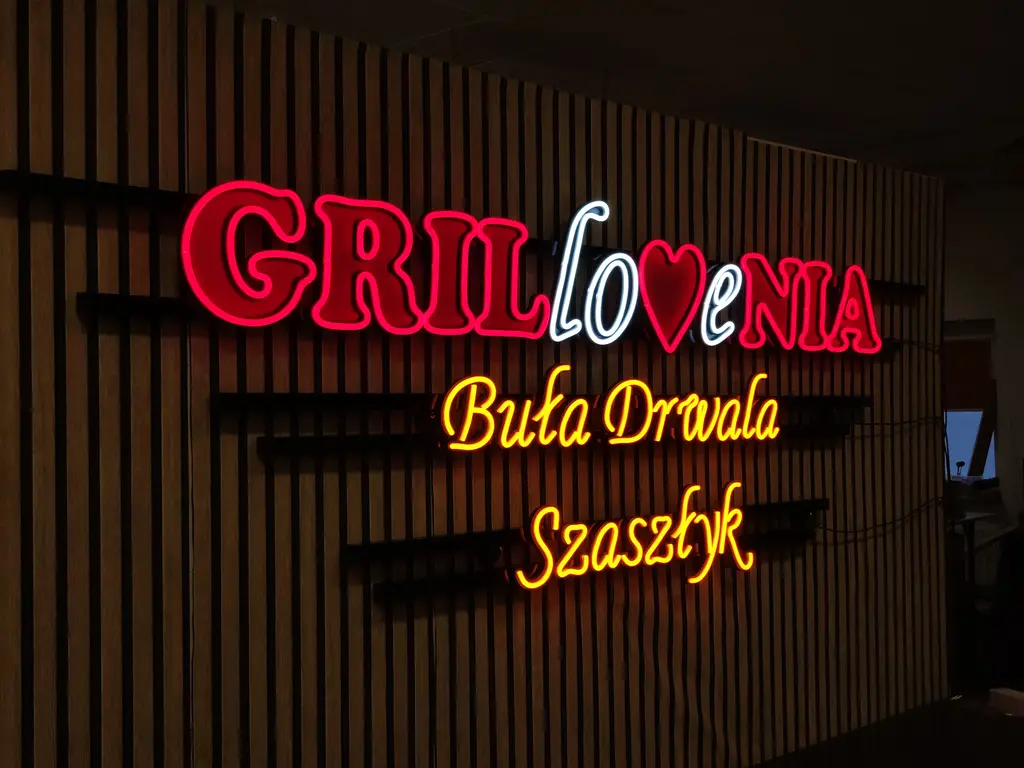 GRILloveNIA