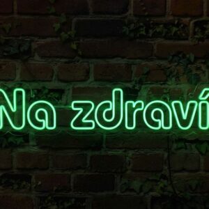 Na zdraví! LED neonový nápis - český přípitek jako světelná dekorace do baru | Omineo