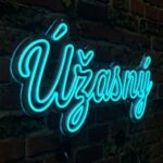 Úžasný! LED neonový nápis - pozitivní český výraz jako svítící dekorace | Omineo