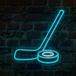 Hokejka a puk LED neon - sportovní svítící dekorace pro hokejové fanoušky | Omineo