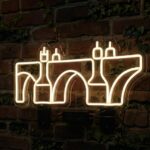 Karlův most LED neon - pražská ikona jako svítící nástěnná dekorace | Omineo