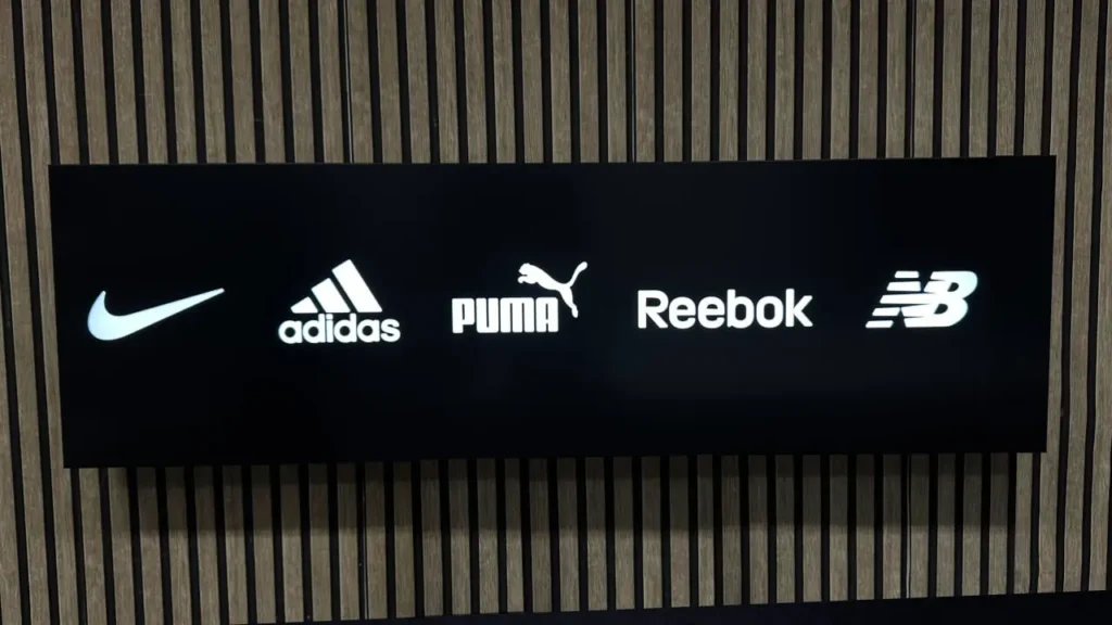 Leuchtkasten – Nike · Adidas