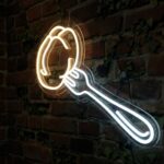 Knedlík na vidličce LED neon - tradiční české jídlo jako neonová dekorace | Omineo