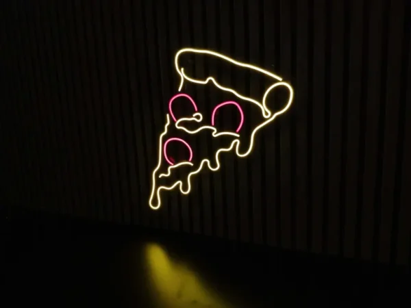 neon-kawalek-pizzy-pizza-slice-Fabryka-Neonow