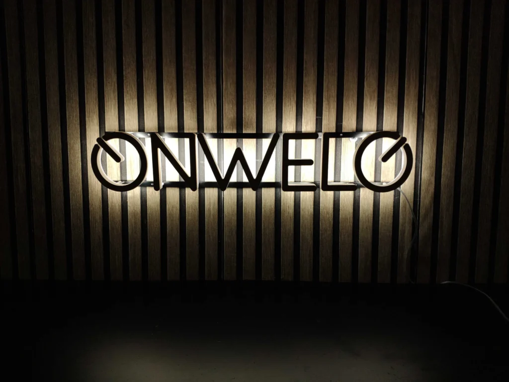 Backlit-Logo – Onwelo