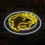 Smažák na pánvi LED neon - oblíbené české jídlo jako neonová dekorace | Omineo