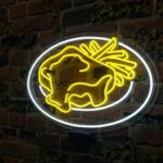 Smažák na pánvi LED neon - oblíbené české jídlo jako neonová dekorace | Omineo