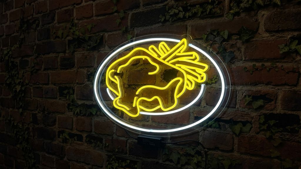 Smažák na pánvi LED neon - oblíbené české jídlo jako neonová dekorace | Omineo