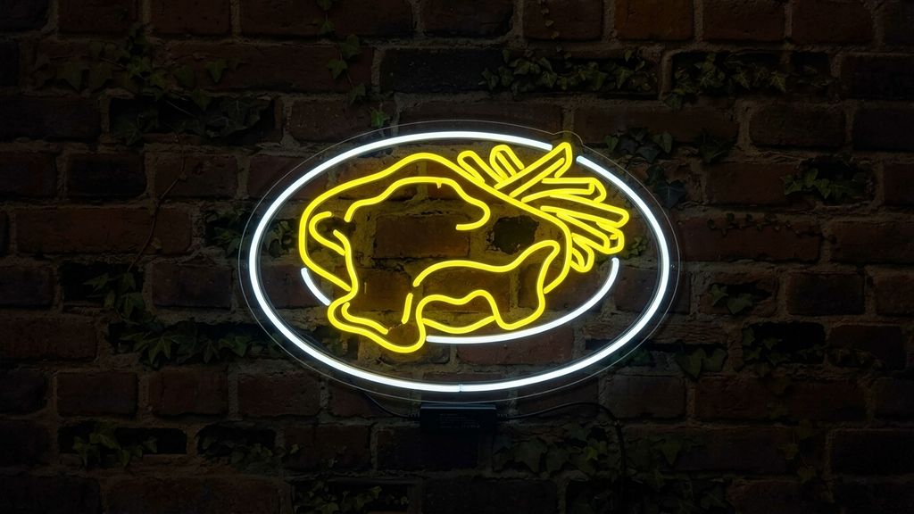 Smažák na pánvi LED neon - oblíbené české jídlo jako neonová dekorace | Omineo